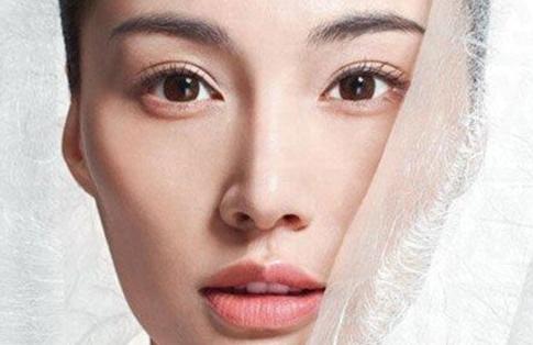 脸上毛孔粗大黑头如何改善,脸部毛孔粗大有黑头如何改善