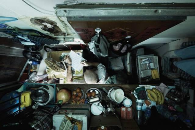 香港棺材房子的真实生活,香港的棺材房是怎么样的