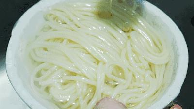 炸猪油渣怎么做到蓬松,怎样炸猪油渣又酥又脆