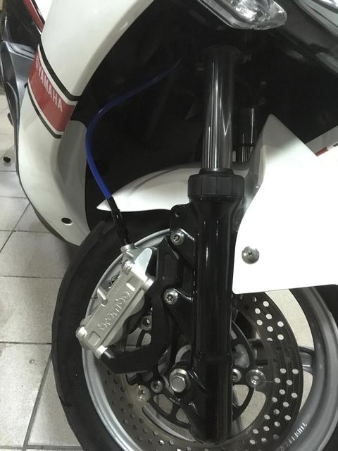 自己动手更换刹车油管软管,摩托车刹车油管更换