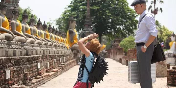 现在年轻人背的包包男,各个阶层男生背的包