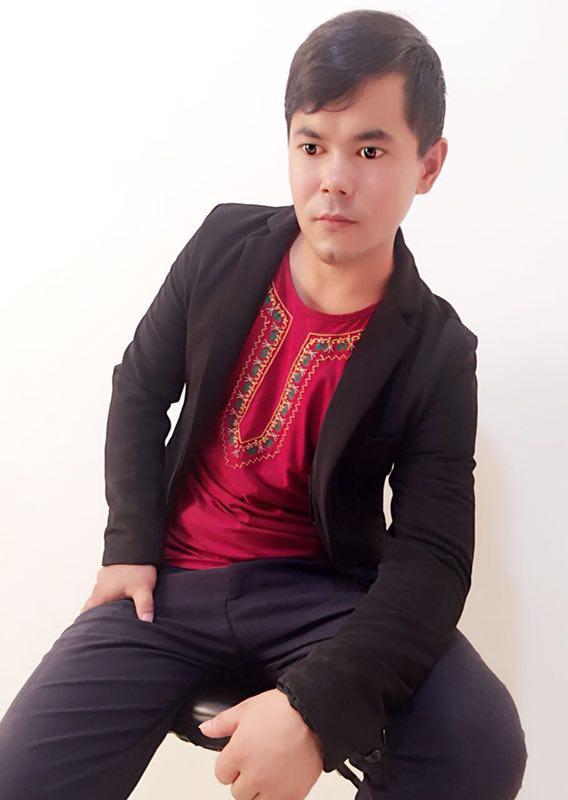 *疆新**小伙阿吉·吾斯曼积极进取美好梦想破茧化蝶