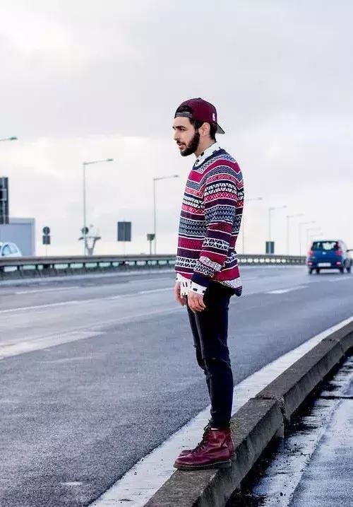 这双靴子一旦穿上就会“中毒”