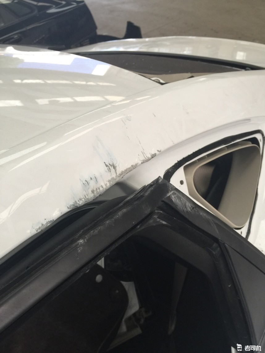 车撞到墙掉了漆该不该走保险,汽车被砸一直不报保险