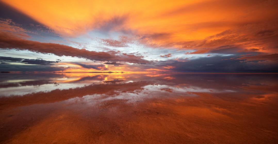 乌尤尼盐沼天空之镜在哪个城市,乌尤尼盐沼天空之镜夜晚