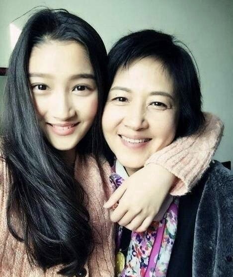 鹿晗关晓彤,鹿晗叫关晓彤小怂的视频