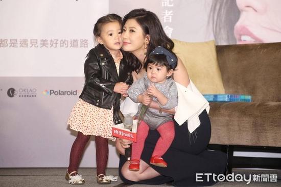 他凭什么管我!梧桐妹曾嫌弃修杰楷,娱乐圈最佳后爸都有谁?