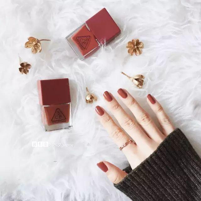 适合夏天显白的指甲油,显白大气夏款指甲油颜色推荐