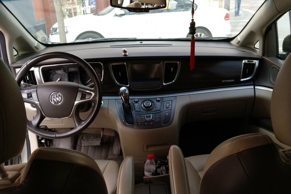 2011款别克gl83.0二手价格,2021款别克gl8空间大吗