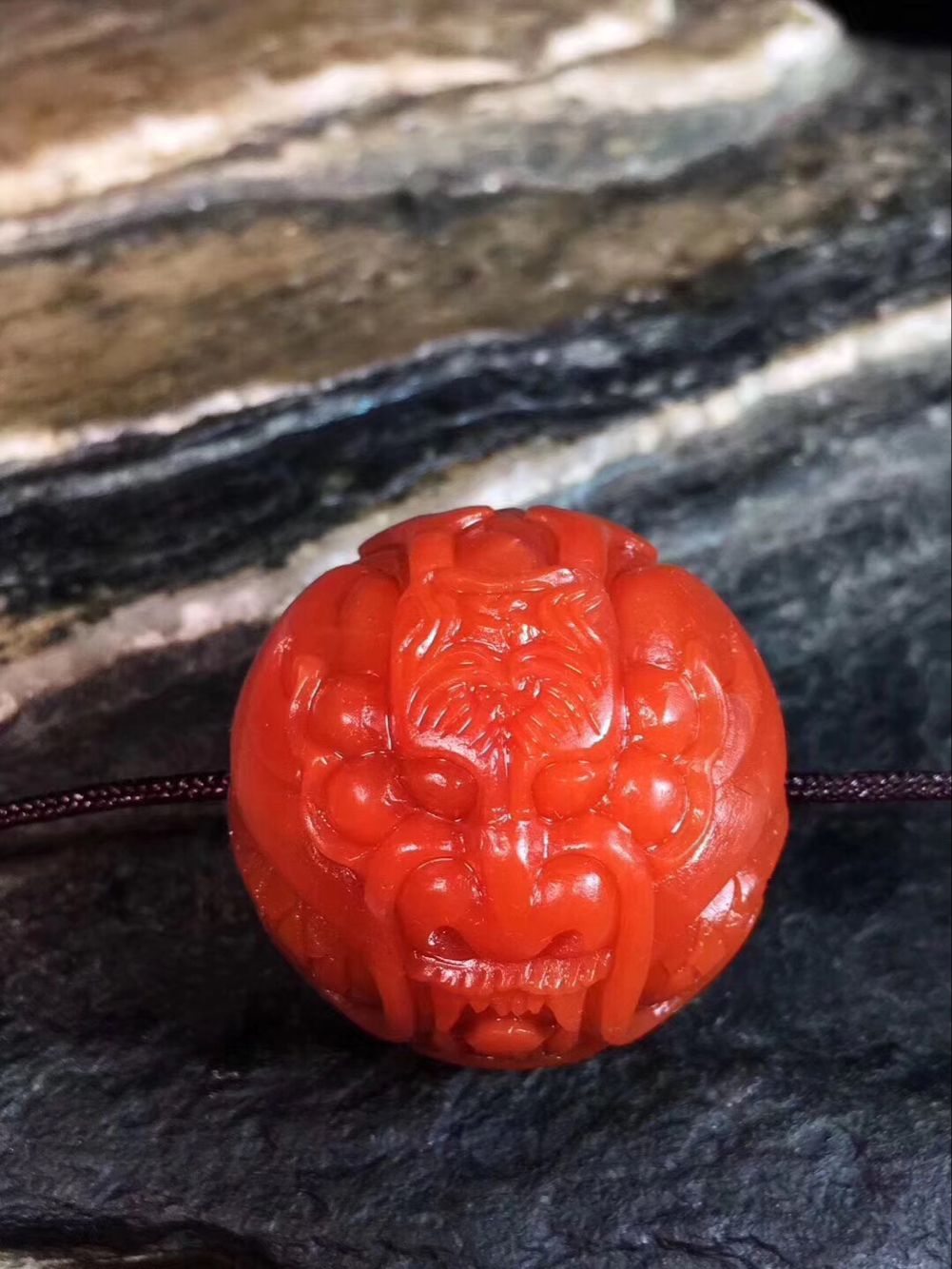 南红里面有气泡是怎么回事,南红缺水为什么会裂纹