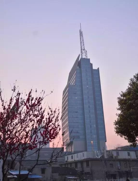 在镇江月入过万,在镇江月薪八千干什么工作