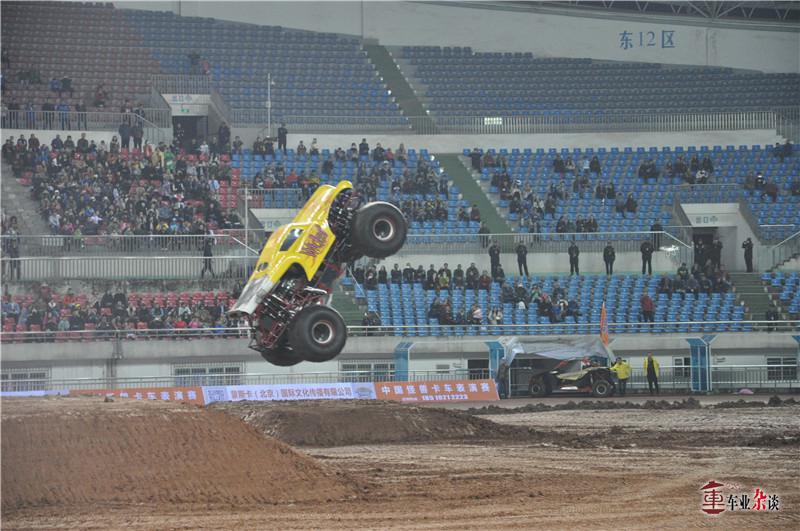 轮胎比人高的工程车,轮胎比人高的大货车