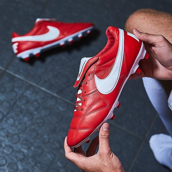 哪款足球鞋最好,适合中国人脚型的足球鞋