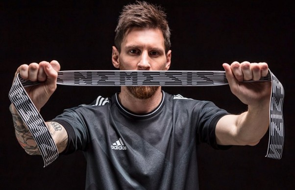 适合宽脚的碎钉足球鞋推荐,最适合亚洲脚型的足球鞋推荐