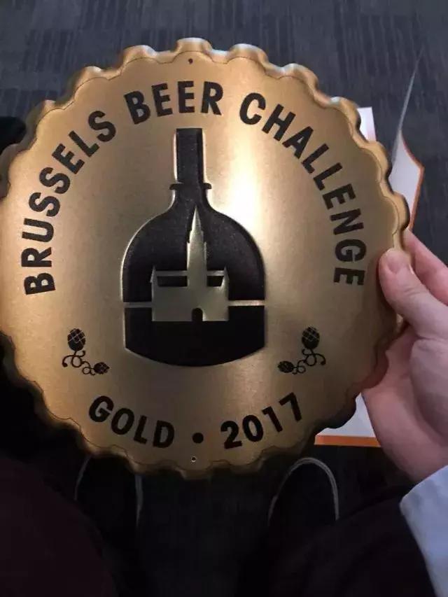 布鲁塞尔金奖酒,布鲁塞尔金奖白酒瓶子值钱吗