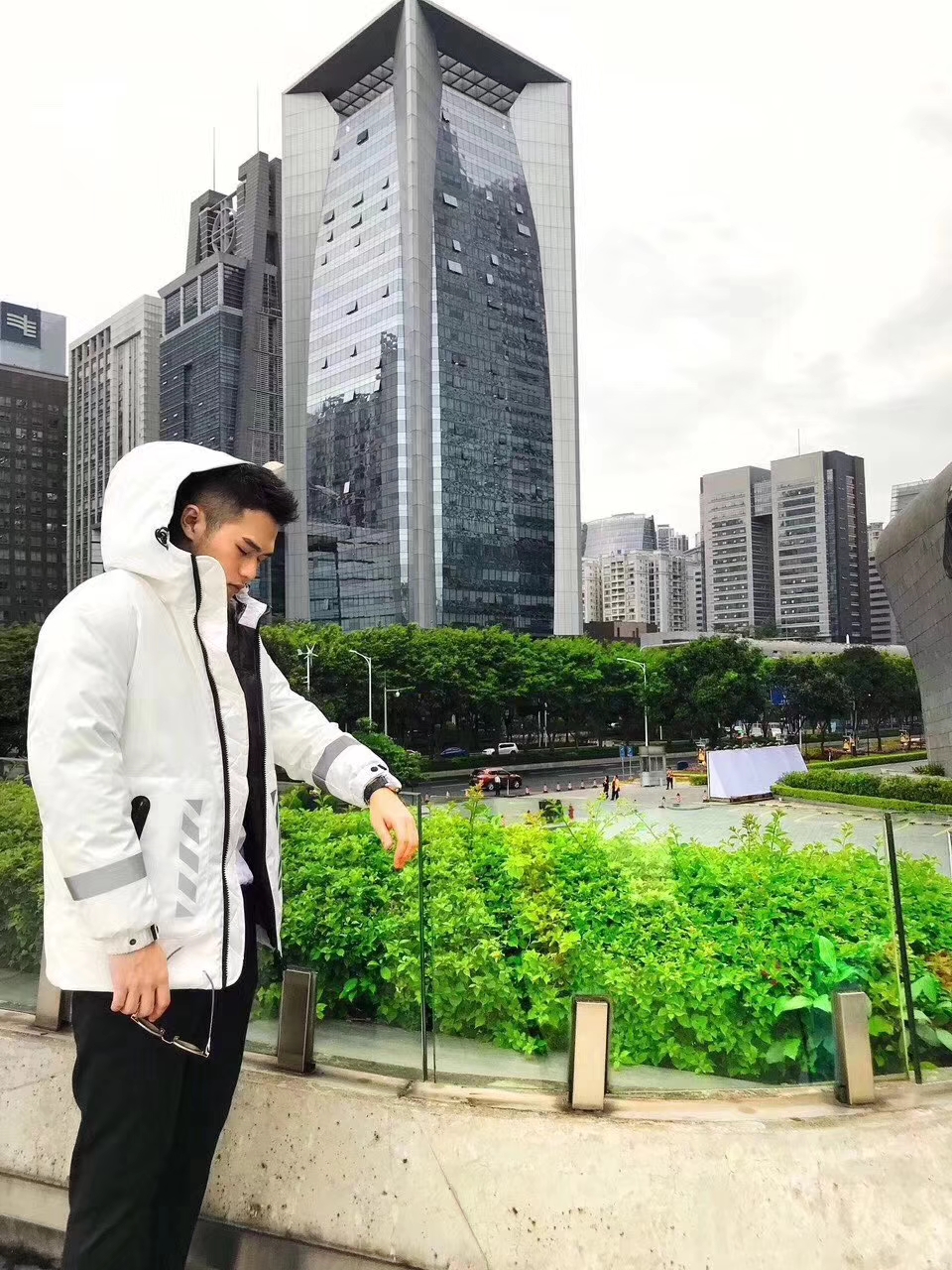 moncler和offwhite联名羽绒服,比moncler还高级的羽绒服