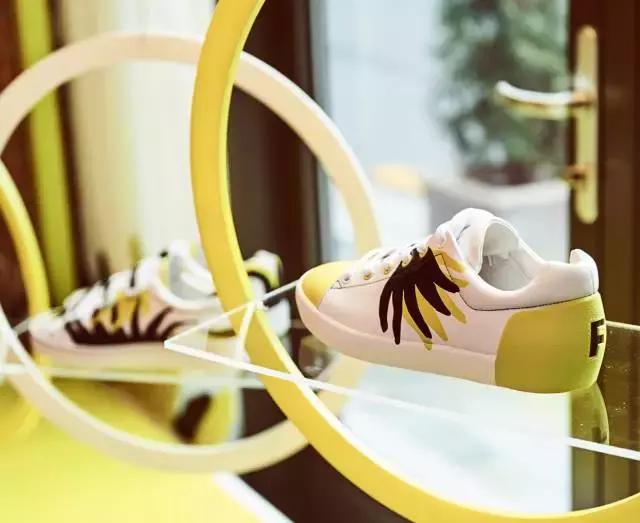 花5分钟，就把过时的基本款，变成了最火超模同款…