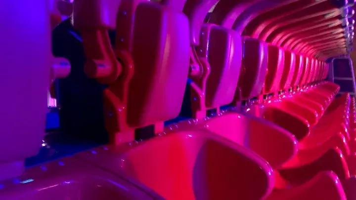 刺激的游乐场把男生吓哭了,刺激的游乐项目把人吓死