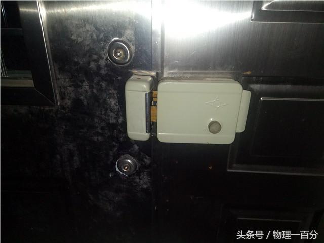 小偷是怎么打开反锁的防盗门,小偷智能密码防盗门怎么打开