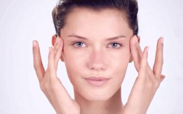 神奇安瓶算是目前最火的网红,珀莱雅保龄球安瓶拔草