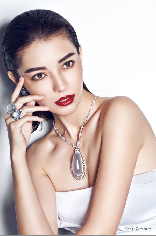 翡翠有好多色线,翡翠明明看着很透