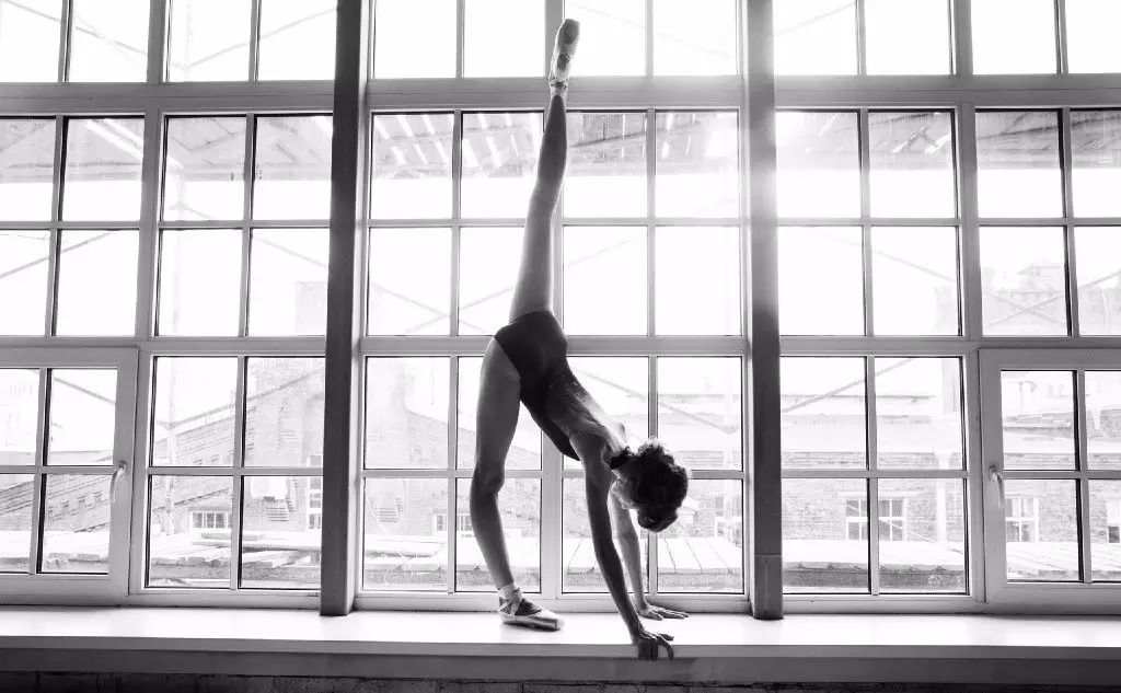 跳舞大腿内侧肌肉拉伤,跳舞肌肉拉伤了怎么安慰