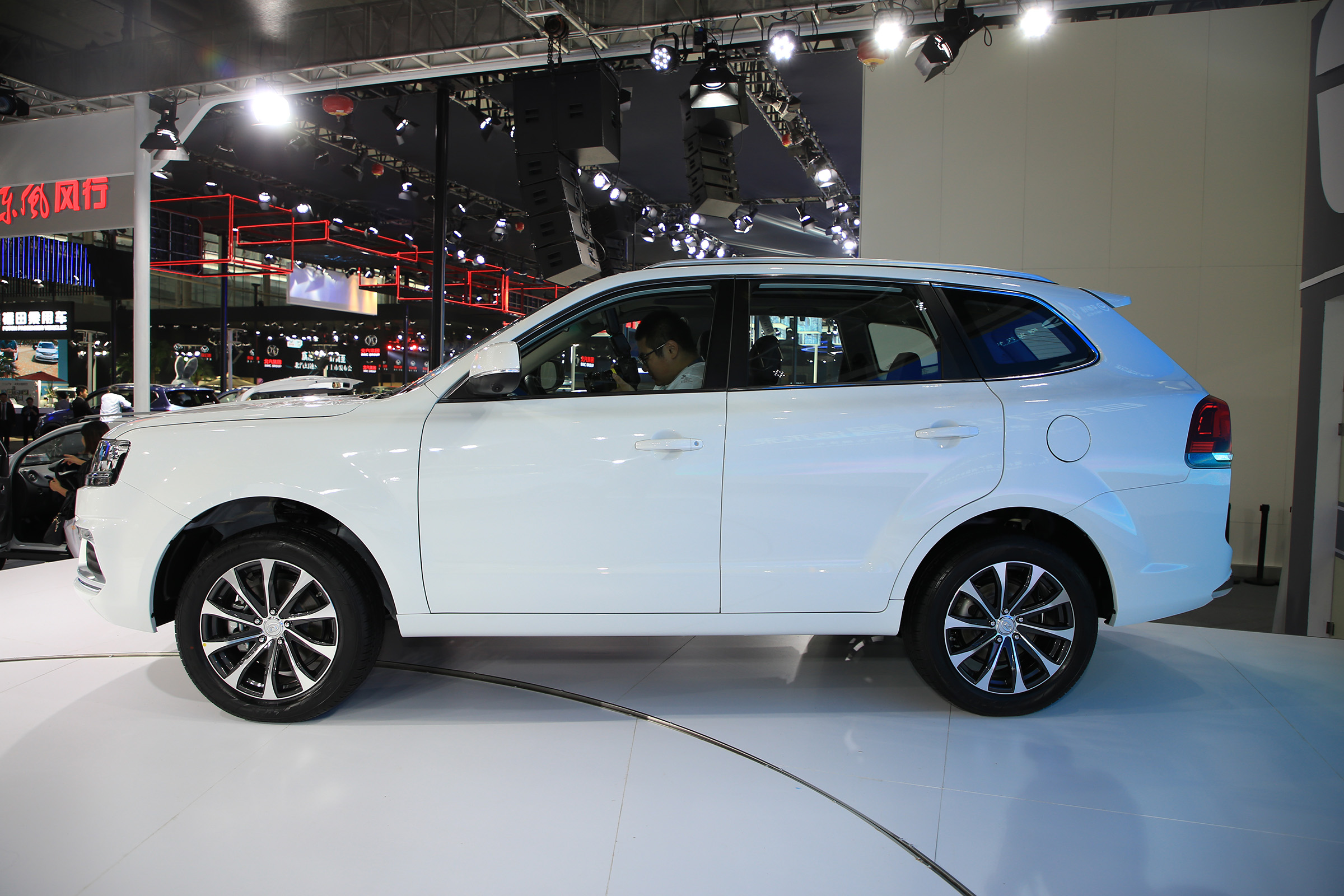 圣达菲7座版汽车,圣达菲7详解视频