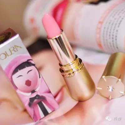 黑色口红怎么涂又简单又漂亮,涂粉色口红