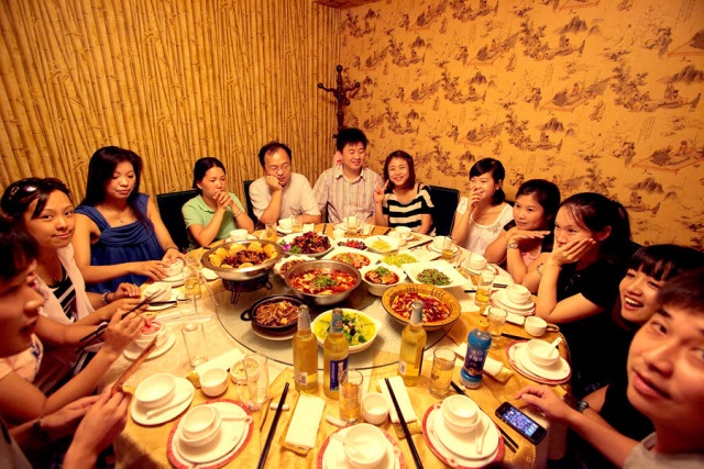 逛街购物的人少了,现在逛街的人越来越少了