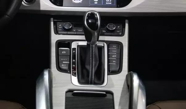 吉利博越试驾16年1.8t中控台,吉利博越试驾车一万公里可以买吗