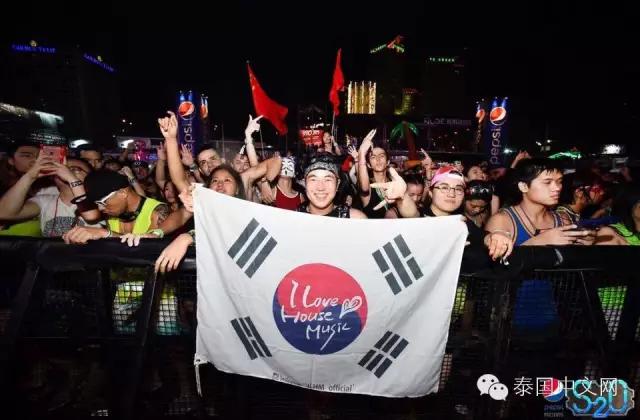 泰国泼水节中国游客,万人空巷的泰国泼水节