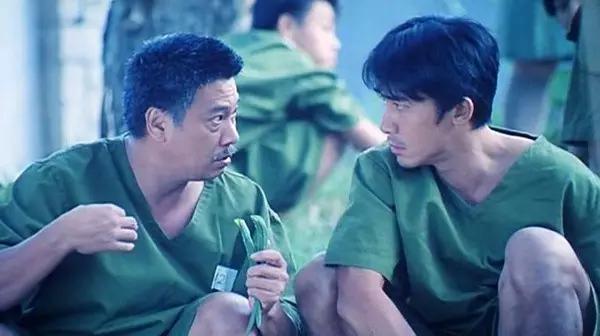 盘点港片监狱吃牢饭,回顾港片中那些让人心疼的瞬间