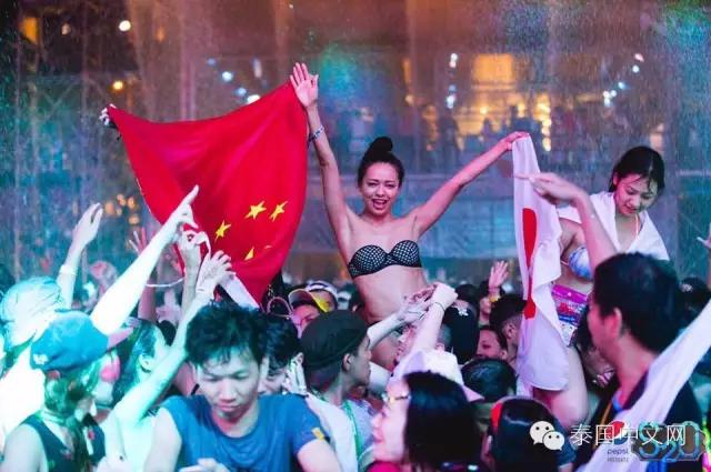 泰国泼水节中国游客,万人空巷的泰国泼水节