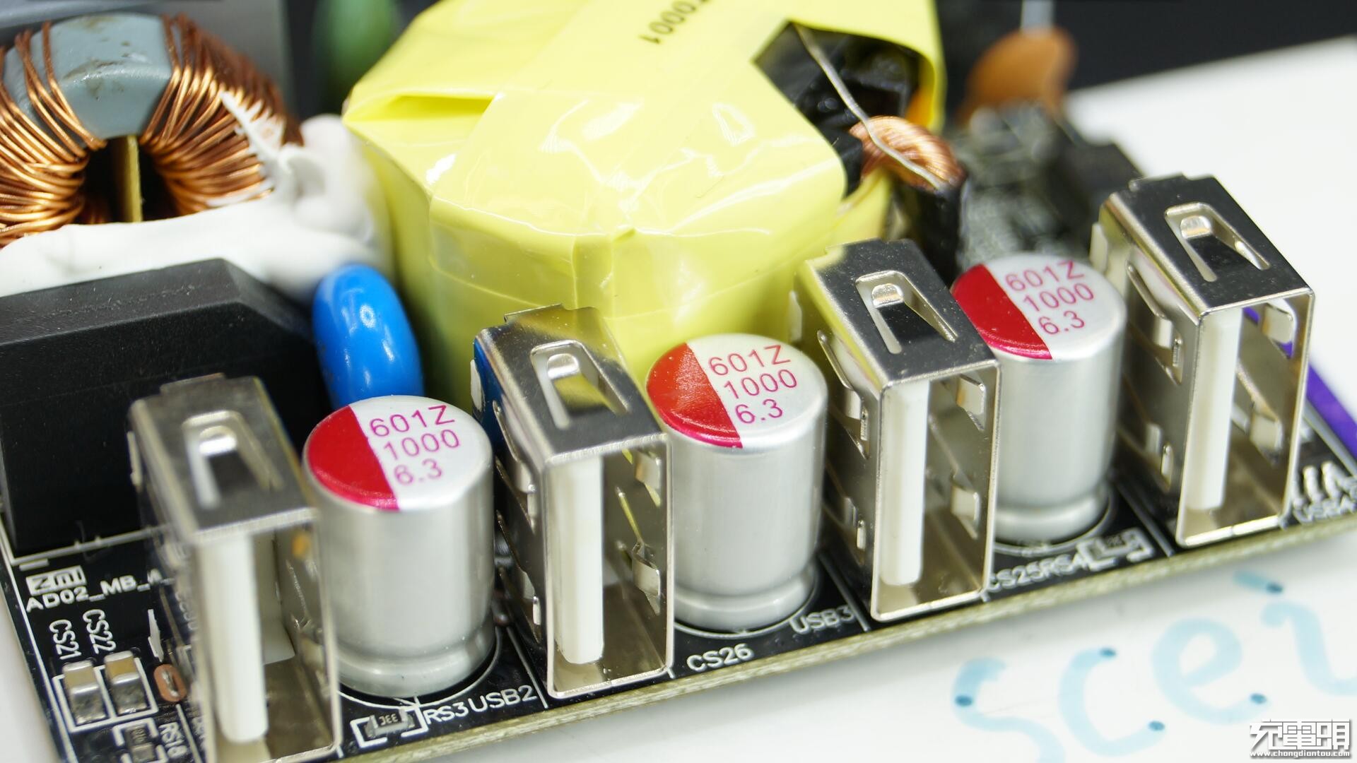 小米gan充电器65w拆解,小米65w双口充电器拆解