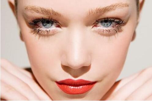 脸部很干缺水最快补水方法是什么,50岁女人补水最好的方法