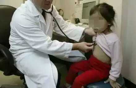 五岁女孩突然*体下**流血，原因竟是妈妈的一个不小心！