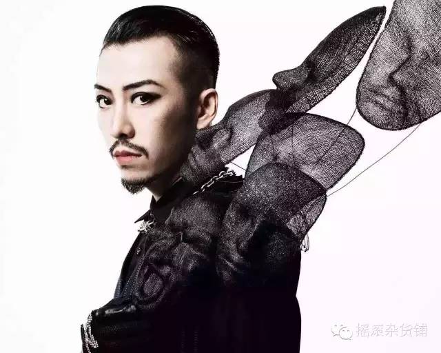 银色灰尘乐队：我想写一首送给DavidBowie的​歌