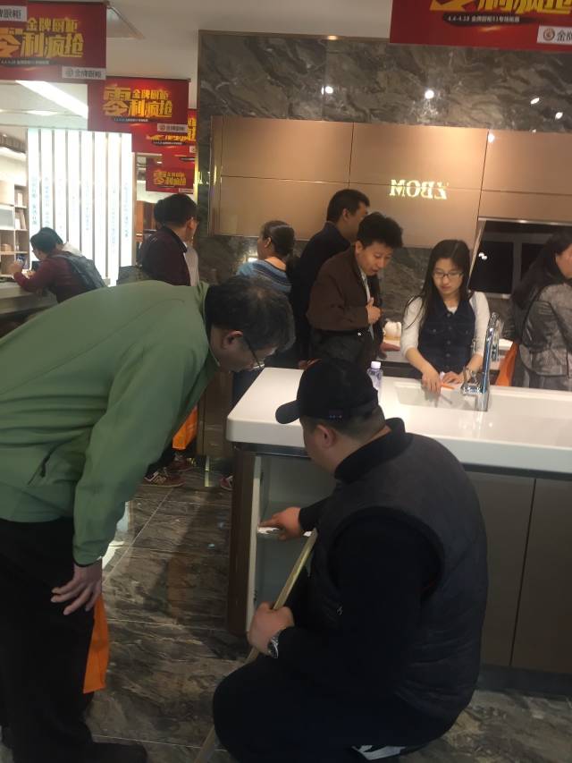 第三方陪逛建材城，居分期助力装修小白横扫建材盲点