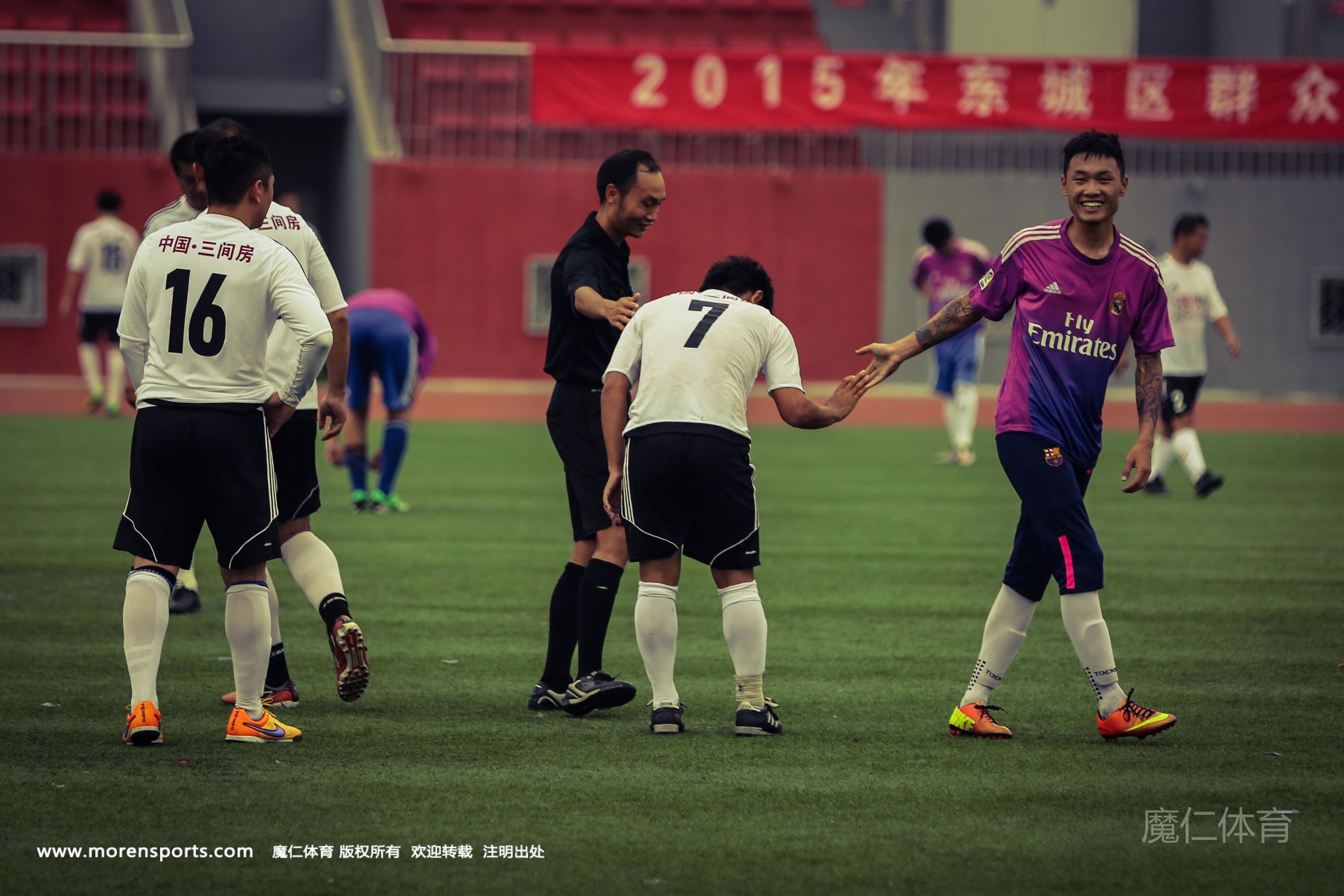 话题：对业余足球场上的裁判你想说什么，问什么？