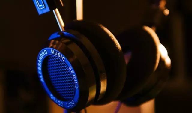 1到2千耳机,从1到100的音频