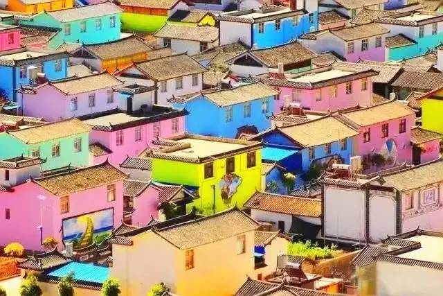 丽江惊现国内第一个彩色村!美的太不像话,像童话!