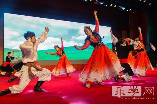 翟召东,青岛市崂山第二实验中学校长