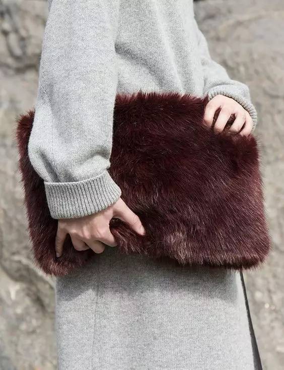 冬天的包包没点毛还能叫时髦?