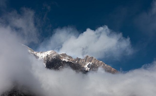 摄影中哪种方式通常来控制景深,怎样控制风光摄影中的景深