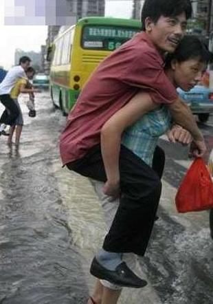 送给女朋友生日礼物女朋友的反应,女朋友生日礼物送什么她会喜欢