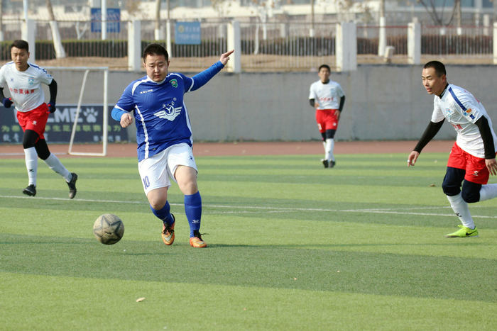 *安泰**市足球业余联赛：立丰技能不敌迎金门业