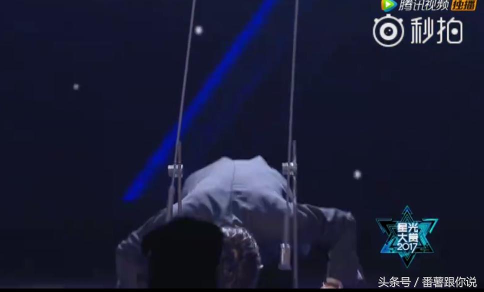 张艺兴舞台震惊全场,张艺兴舞台神级反应