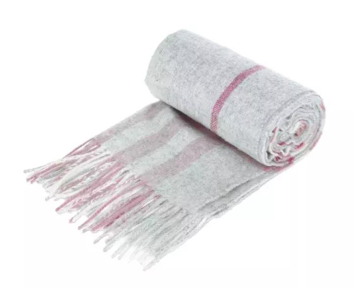 羊绒围巾怎么保养,绵羊毛围巾的洗涤和保养方法