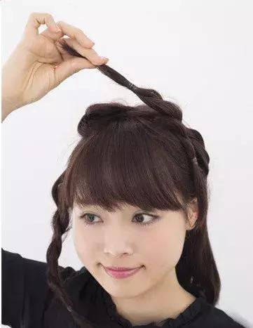 花环头饰简单编发教程长发,可人优雅花环编发教程图解