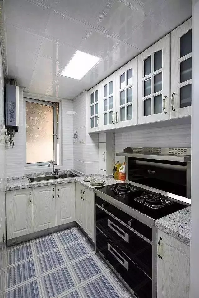 昆明恒大名都刘女士把新家装修成大海，老公说每次回家都想冲个浪